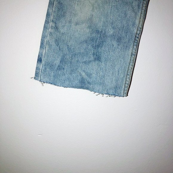 Levi's 550 Relaxed Fit Light Wash Raw Hem Jeans - Picture 8 of 8